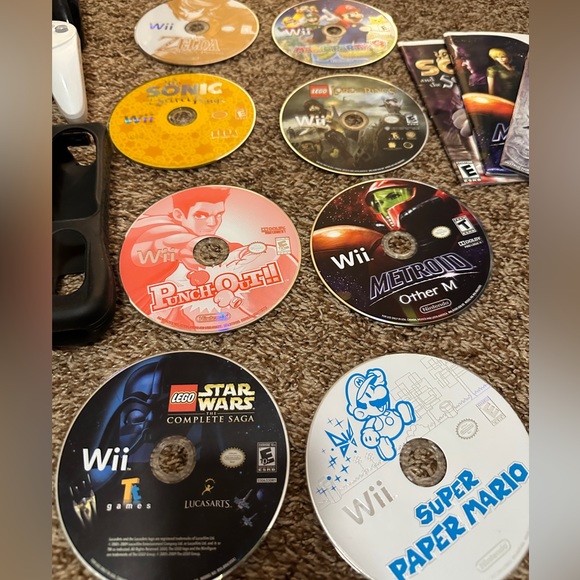 Nintendo Wii bundle - console, controllers and games - Picture 6 of 9